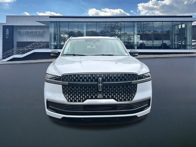 New 2026 Lincoln Navigator Premiere AWD/4WD image 2