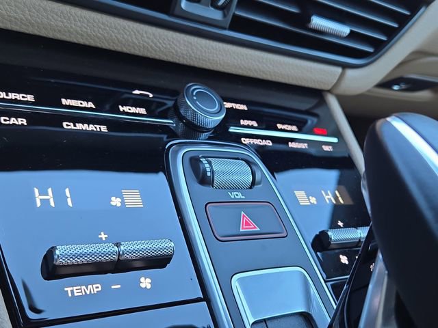 Used 2023 Porsche Cayenne AWD/4WD image 17