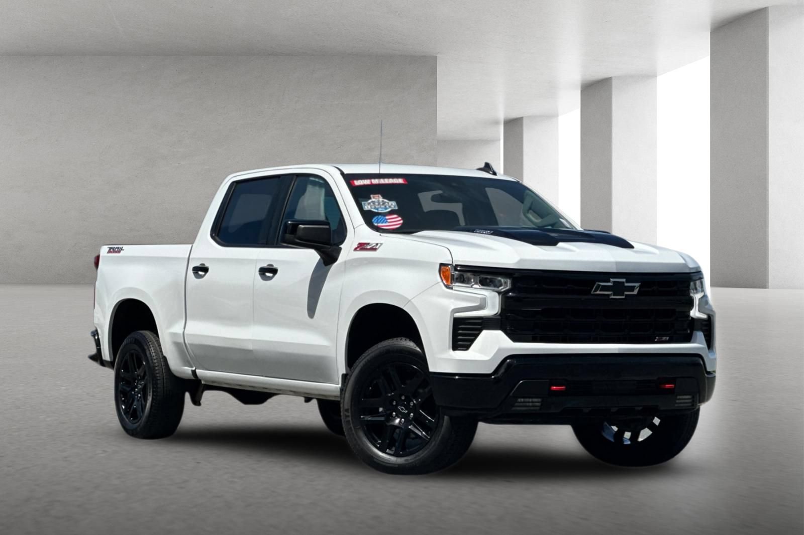 Used 2025 Chevrolet Silverado 1500 LT Trail Boss w/ Protection Package AWD/4WD image 1