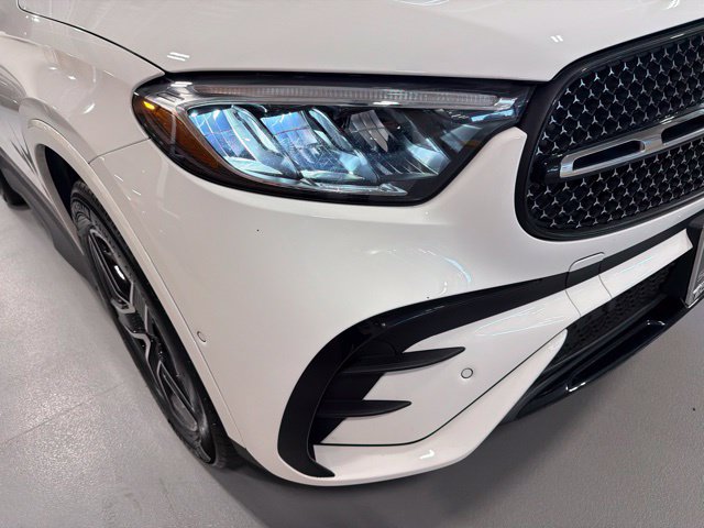 Used 2025 Mercedes-Benz GLC 300 4MATIC image 32