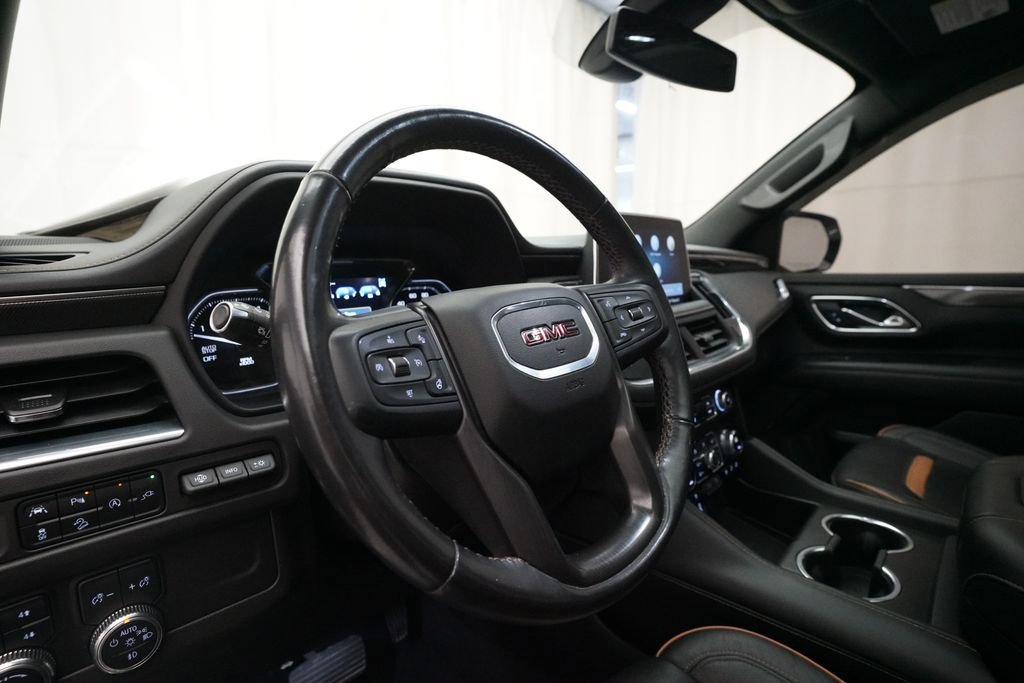 Used 2021 GMC Yukon XL AT4 w/ Technology Package AWD/4WD image 8