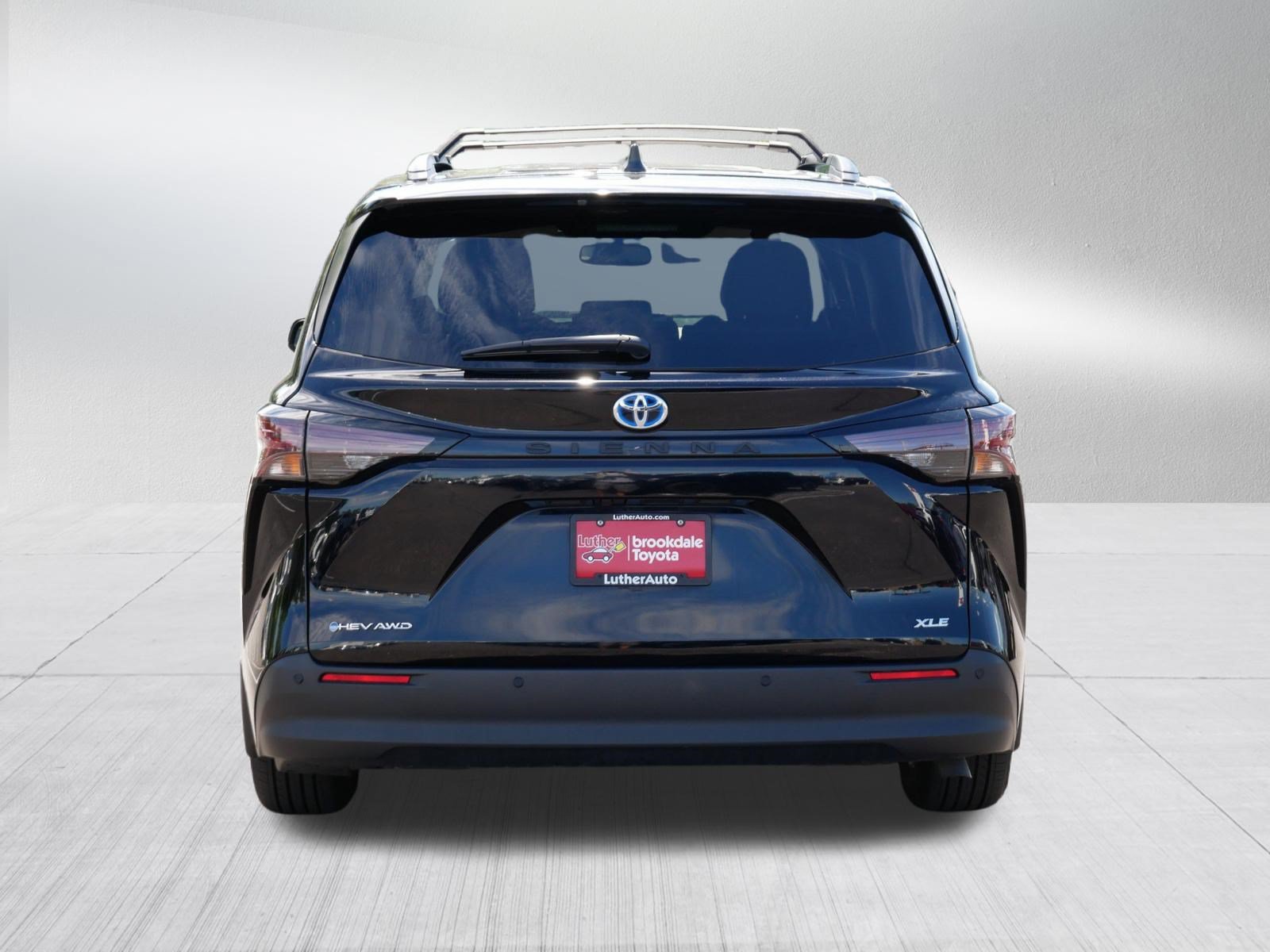 Used 2025 Toyota Sienna XLE w/ XLE Plus Package AWD/4WD image 6