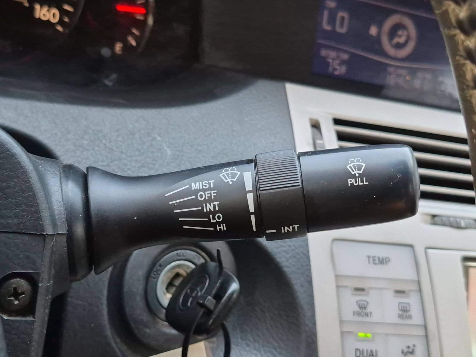 Used 2005 Toyota Avalon Touring FWD image 16