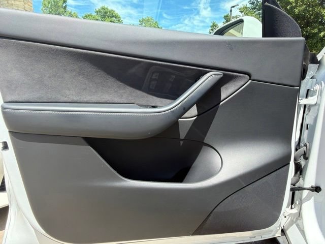 Used 2021 Tesla Model Y Long Range AWD/4WD image 22