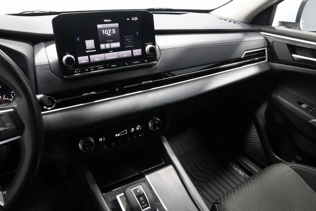 Used 2023 Mitsubishi Outlander ES image 30