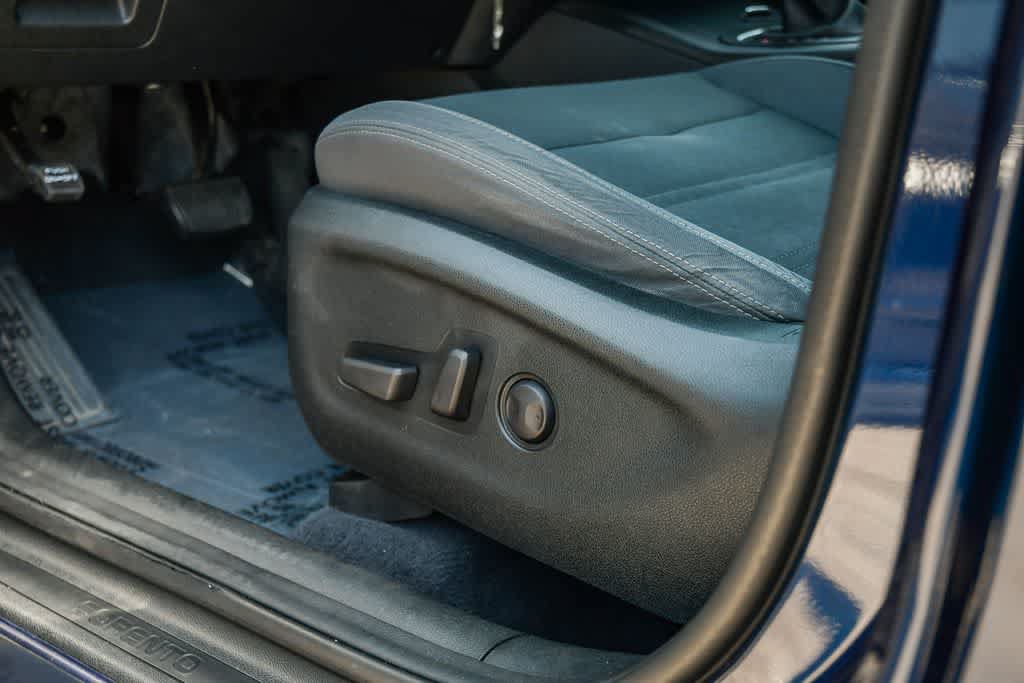 Used 2019 Kia Sorento S FWD image 25
