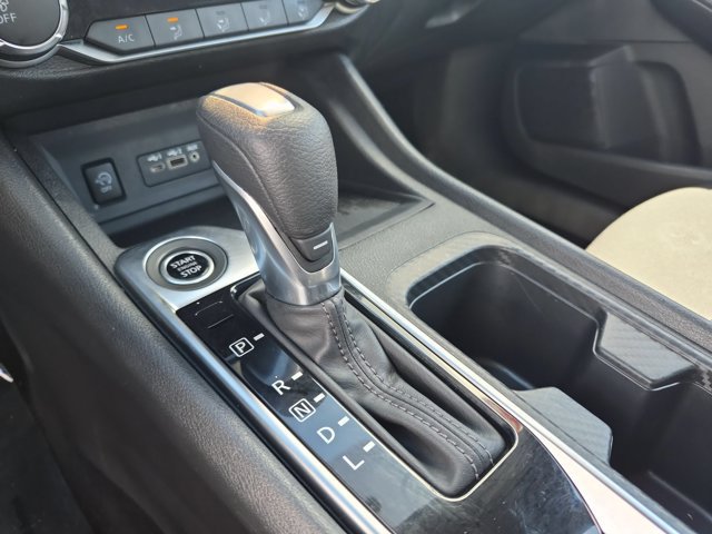 Used 2025 Nissan Sentra SV FWD image 16