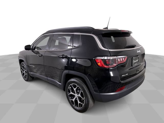 Used 2024 Jeep Compass Limited image 11