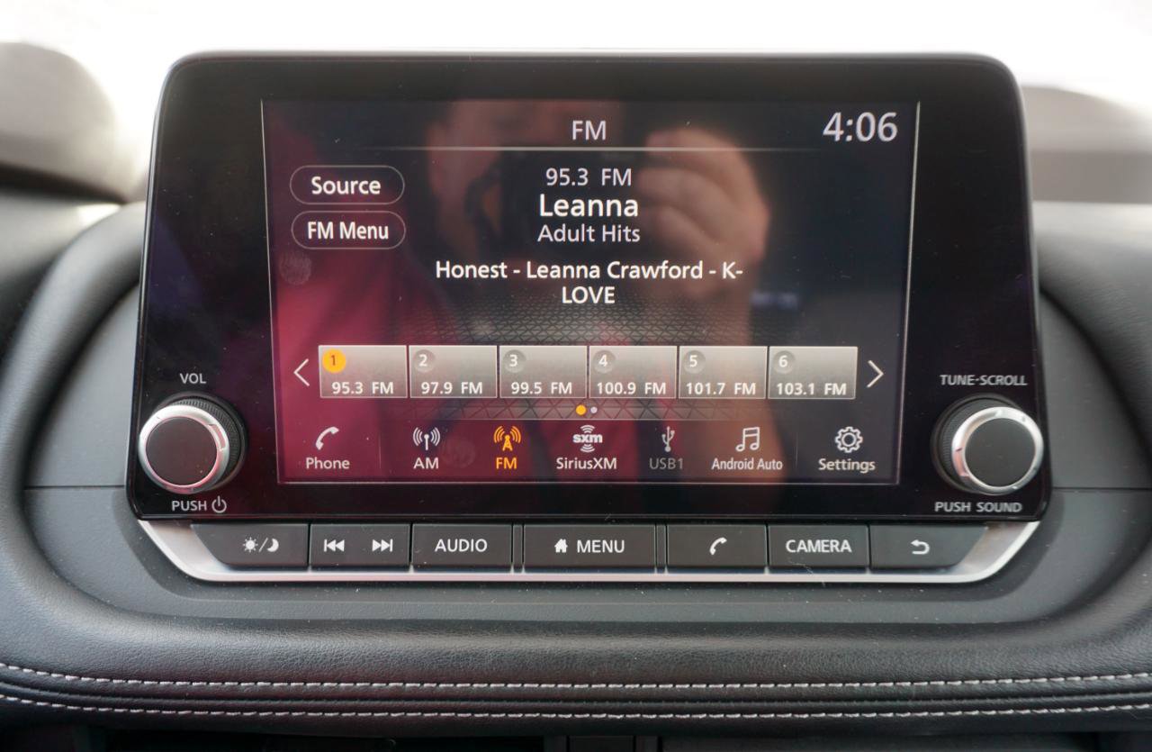 Used 2023 Nissan Rogue SV image 11