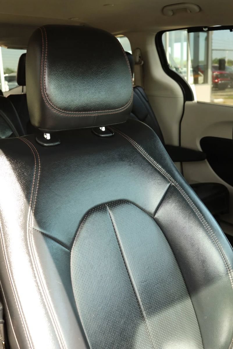 Used 2018 Chrysler Pacifica Touring-L FWD image 61