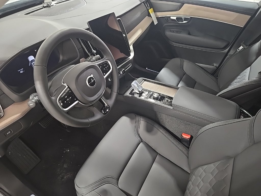 New 2026 Volvo XC90 B6 Plus w/ Protection Package AWD/4WD image 17
