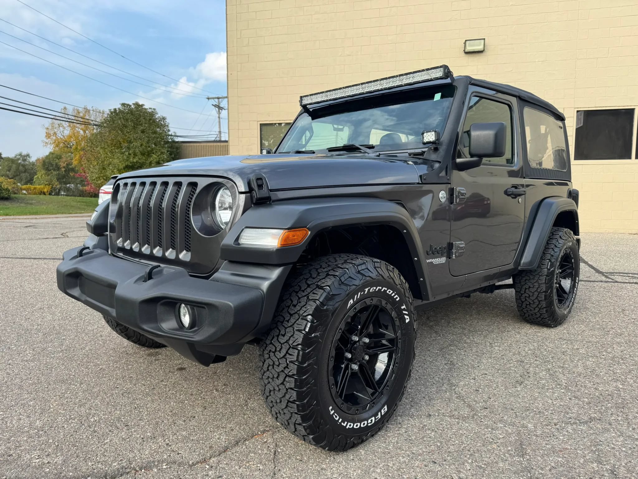 Used 2021 Jeep Wrangler Sport AWD/4WD image 3