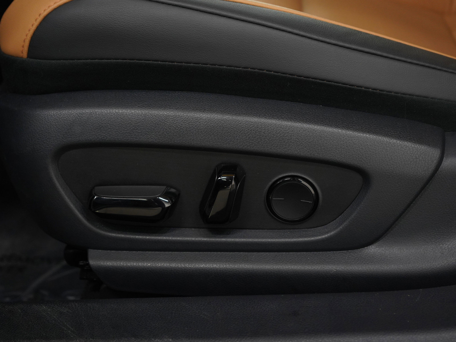 Used 2024 Lexus ES 250 w/ Premium Package image 28