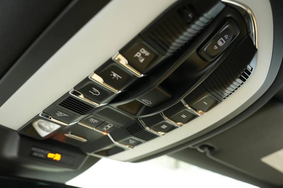 Certified 2022 Porsche Macan image 35