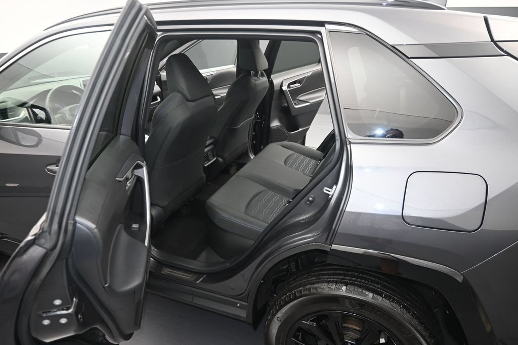 Used 2025 Toyota RAV4 SE AWD/4WD image 12