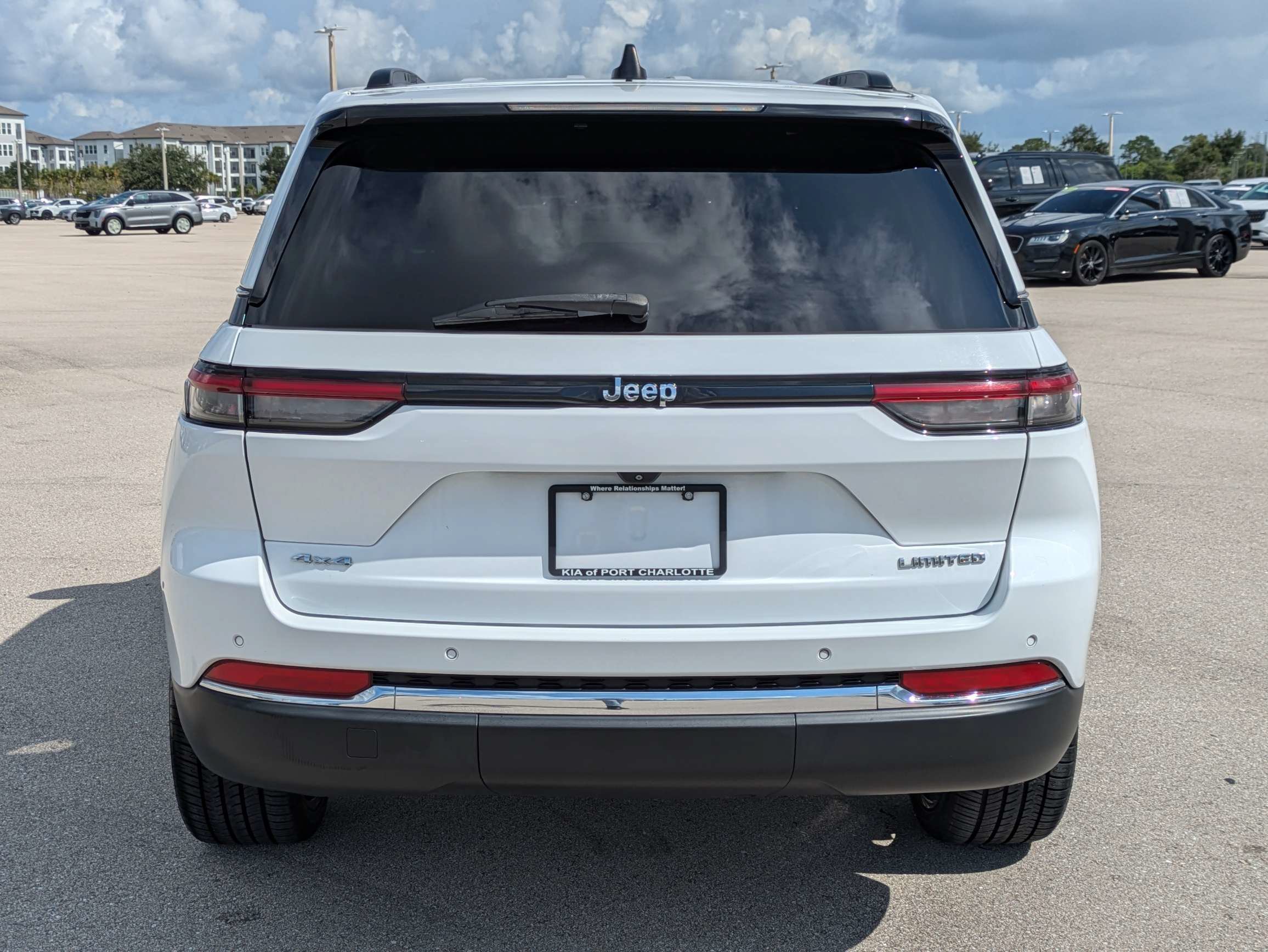 Used 2022 Jeep Grand Cherokee Limited AWD/4WD image 6