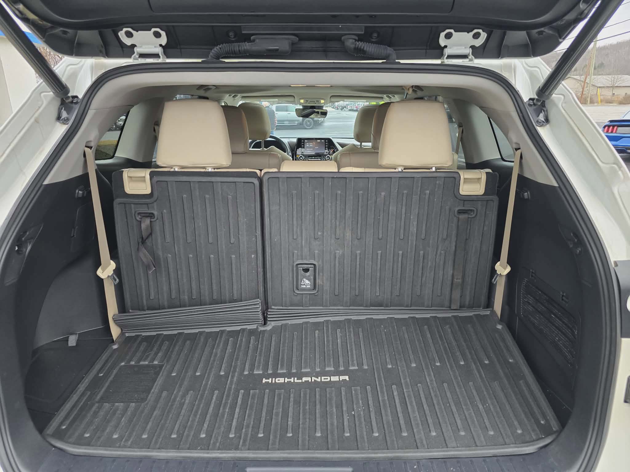 Used 2021 Toyota Highlander XLE image 5