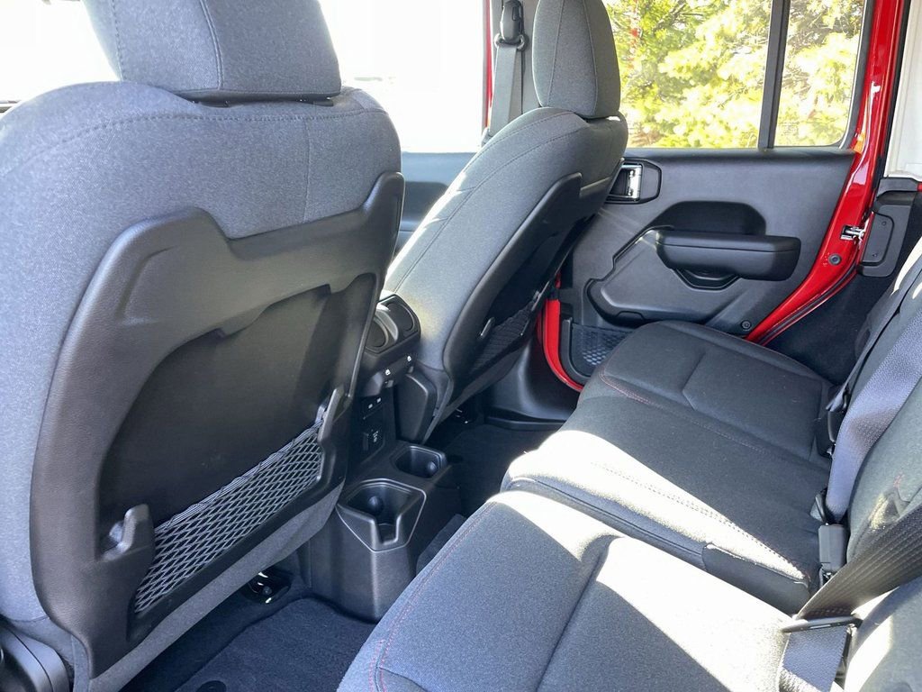 Used 2025 Jeep Wrangler Rubicon w/ Convenience Group image 13