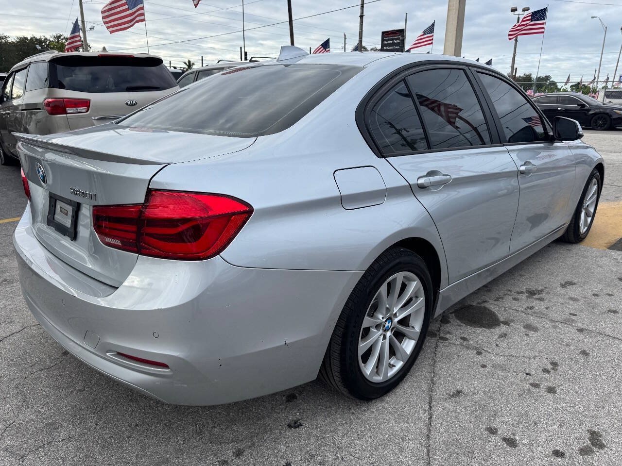 Used 2016 BMW 320i Sedan RWD image 4