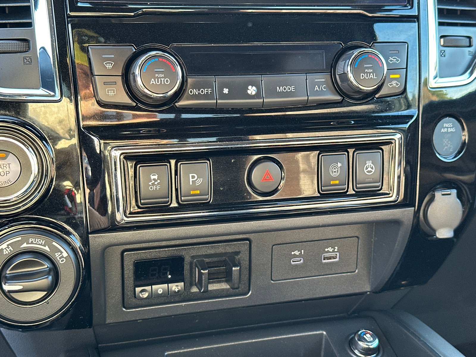 Certified 2021 Nissan Titan Platinum Reserve w/ Moonroof Package image 31