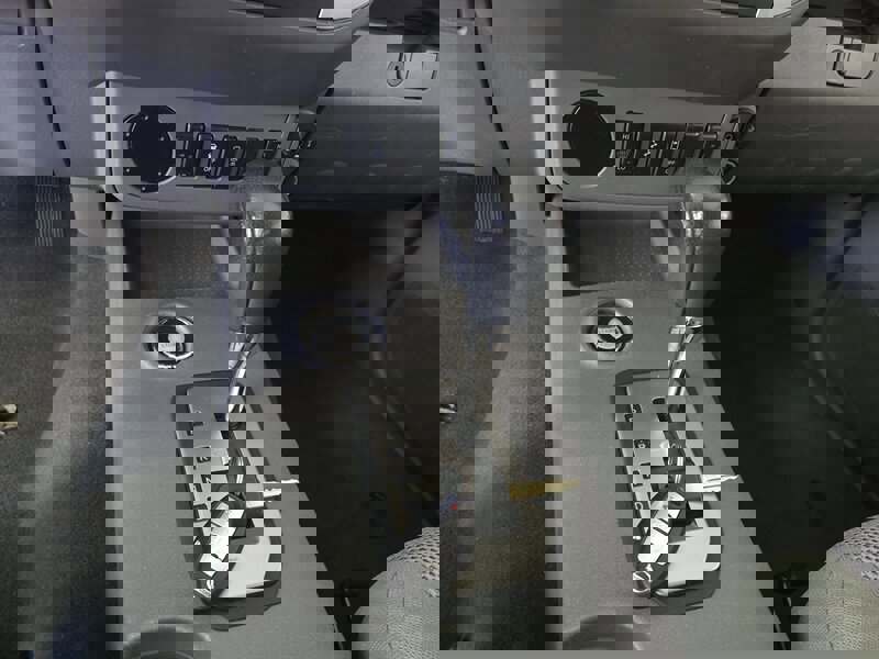 Used 2020 Nissan Frontier SV w/ Midnight Edition Floor Mats image 17