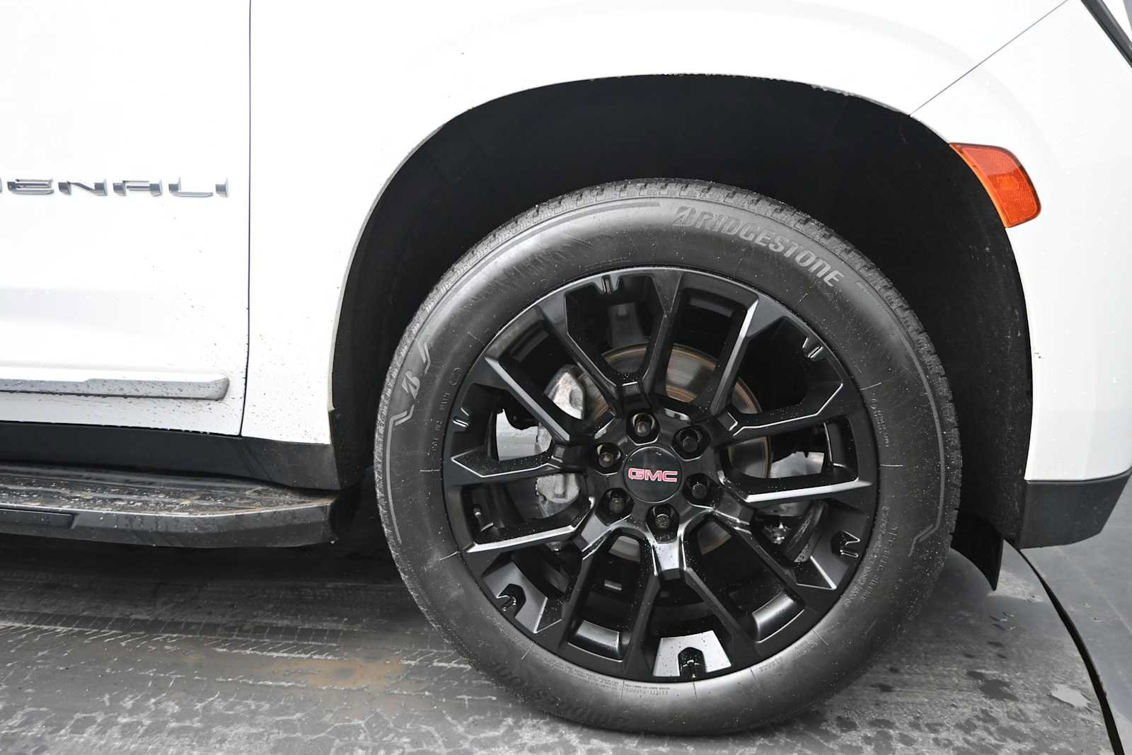 Used 2022 GMC Yukon XL Denali AWD/4WD image 10