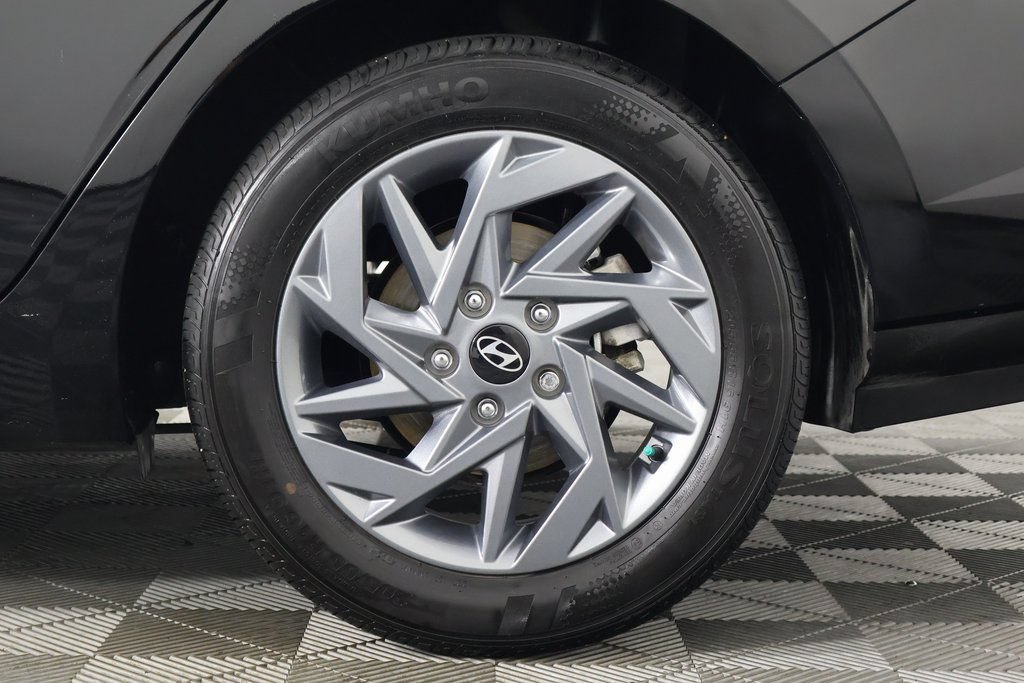 Used 2024 Hyundai Elantra SEL FWD image 16