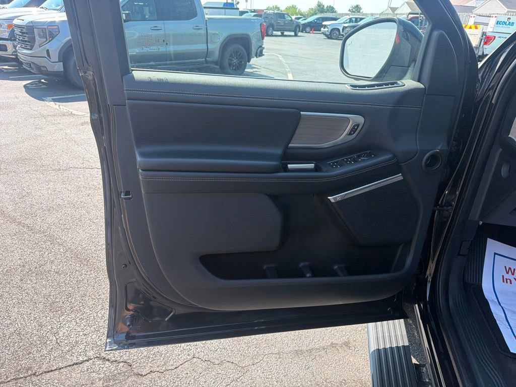 Used 2025 Ford Expedition Platinum AWD/4WD image 23