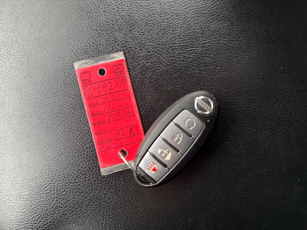 Used 2019 Nissan Pathfinder SV image 36