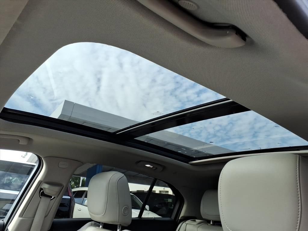 Used 2022 Cadillac XT4 Luxury w/ Cold Weather Package image 10