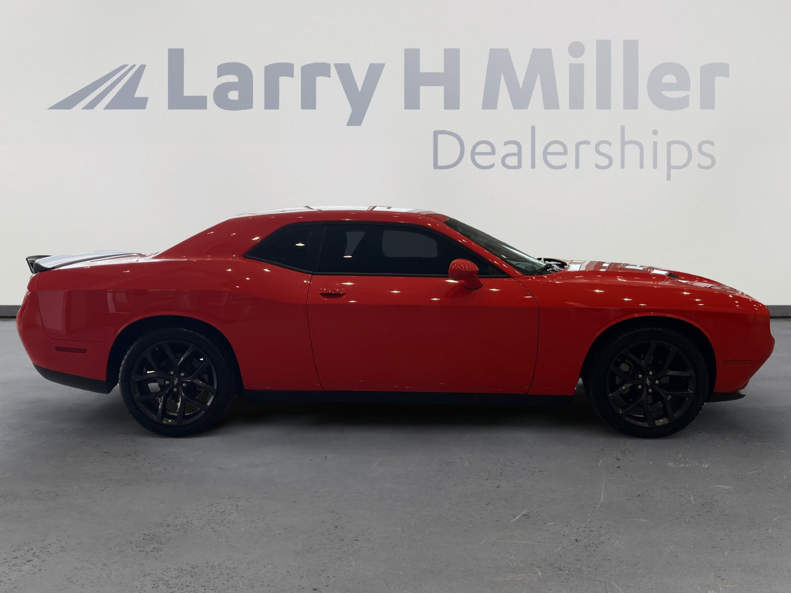 Used 2023 Dodge Challenger SXT w/ Blacktop Package image 6