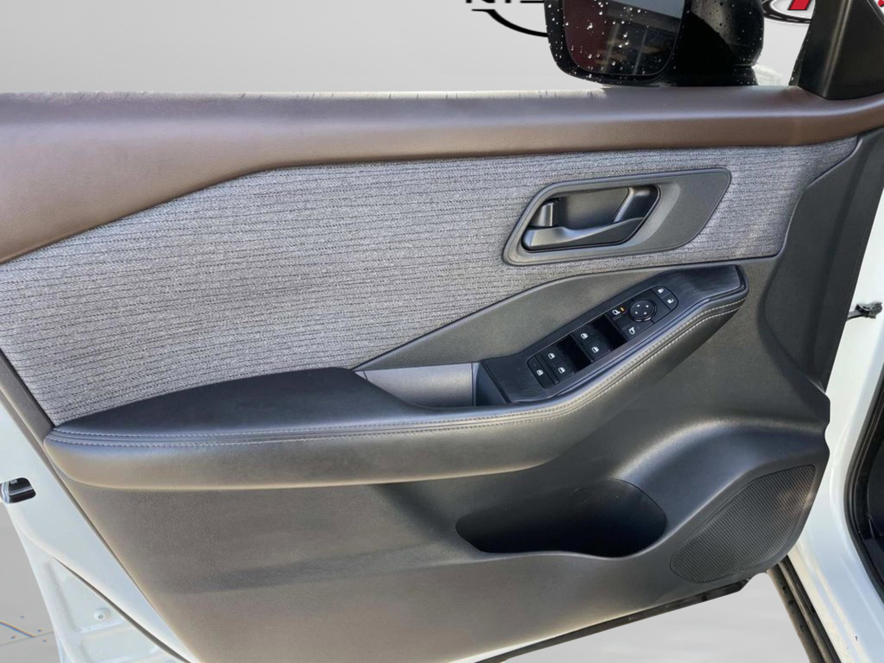 Used 2022 Nissan Rogue S image 19