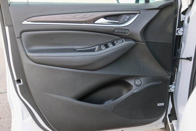 Used 2022 Buick Enclave Avenir w/ Avenir Technology Package image 11