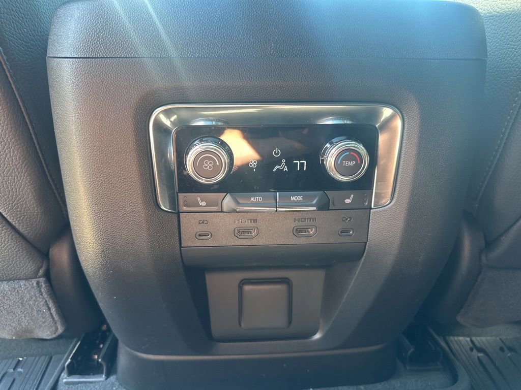 Used 2025 GMC Yukon Denali w/ Denali Reserve Package image 38