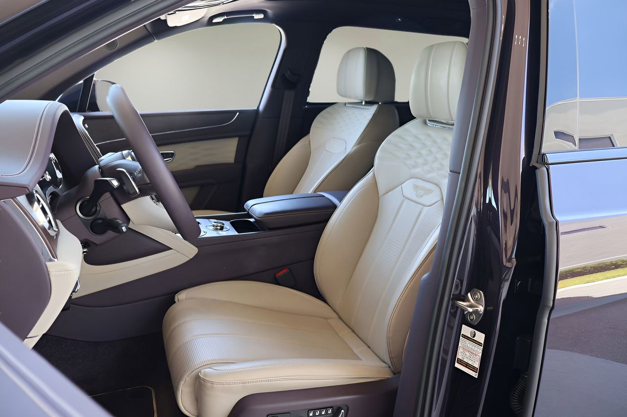 Used 2023 Bentley Bentayga Extended Wheelbase AWD/4WD image 14