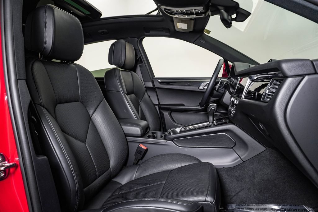 Certified 2026 Porsche Macan AWD/4WD image 15