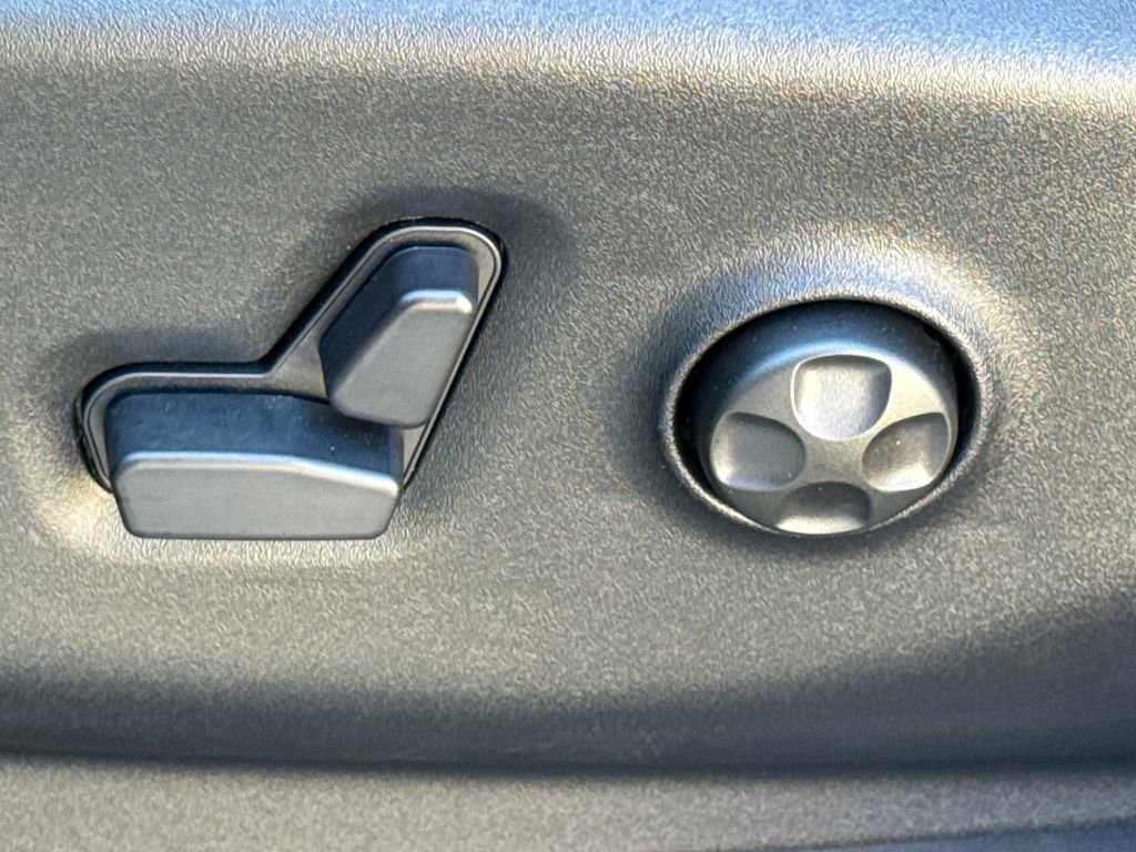 New 2026 Chrysler Pacifica Select FWD image 21