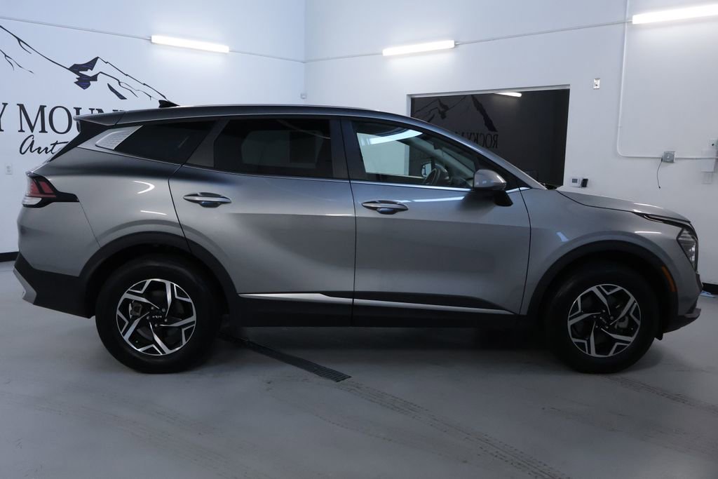 Used 2024 Kia Sportage LX image 8