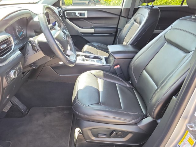Certified 2022 Ford Explorer XLT w/ Equipment Group 202A RWD image 19