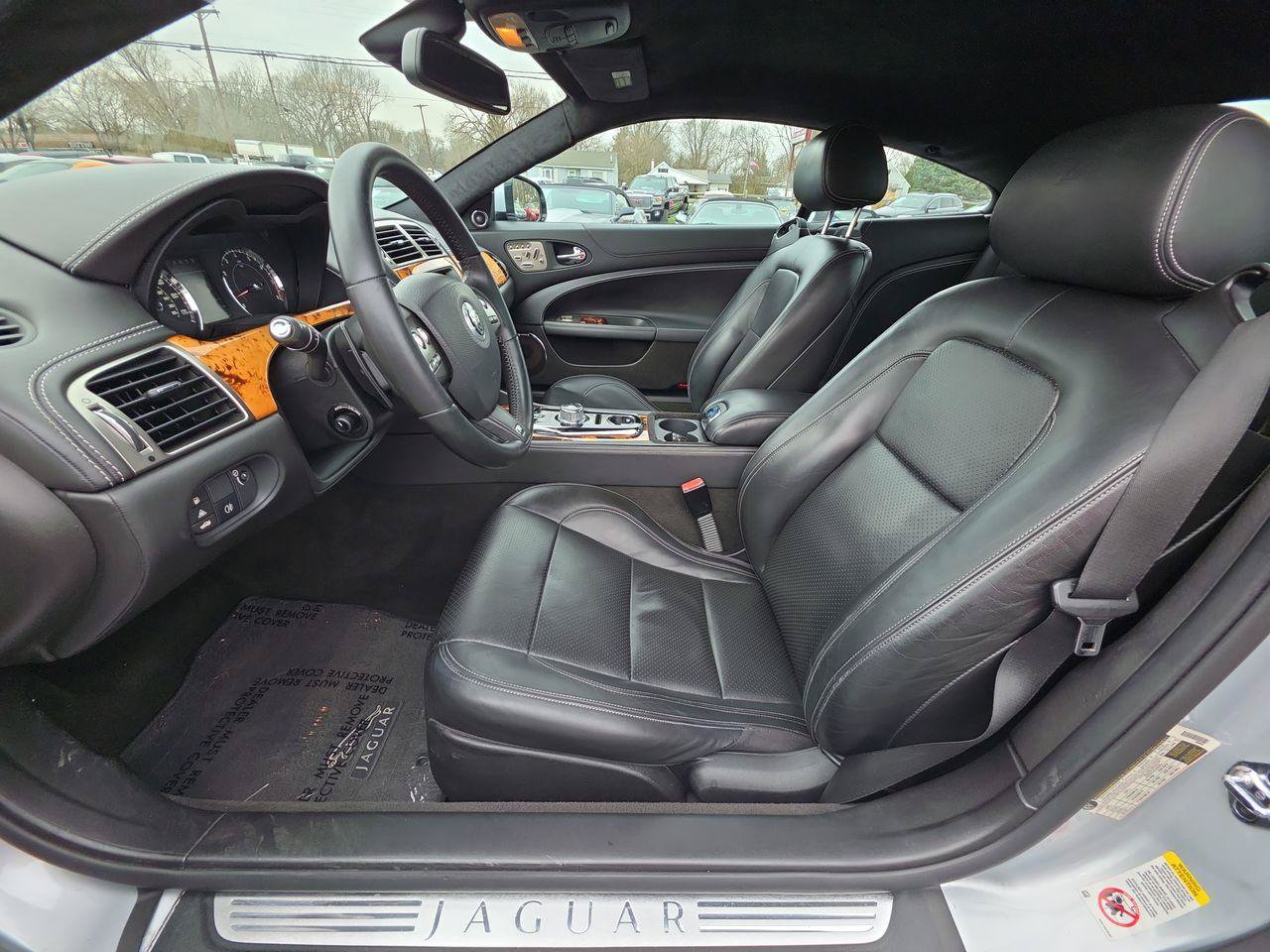 Used 2010 Jaguar XKR R RWD image 3