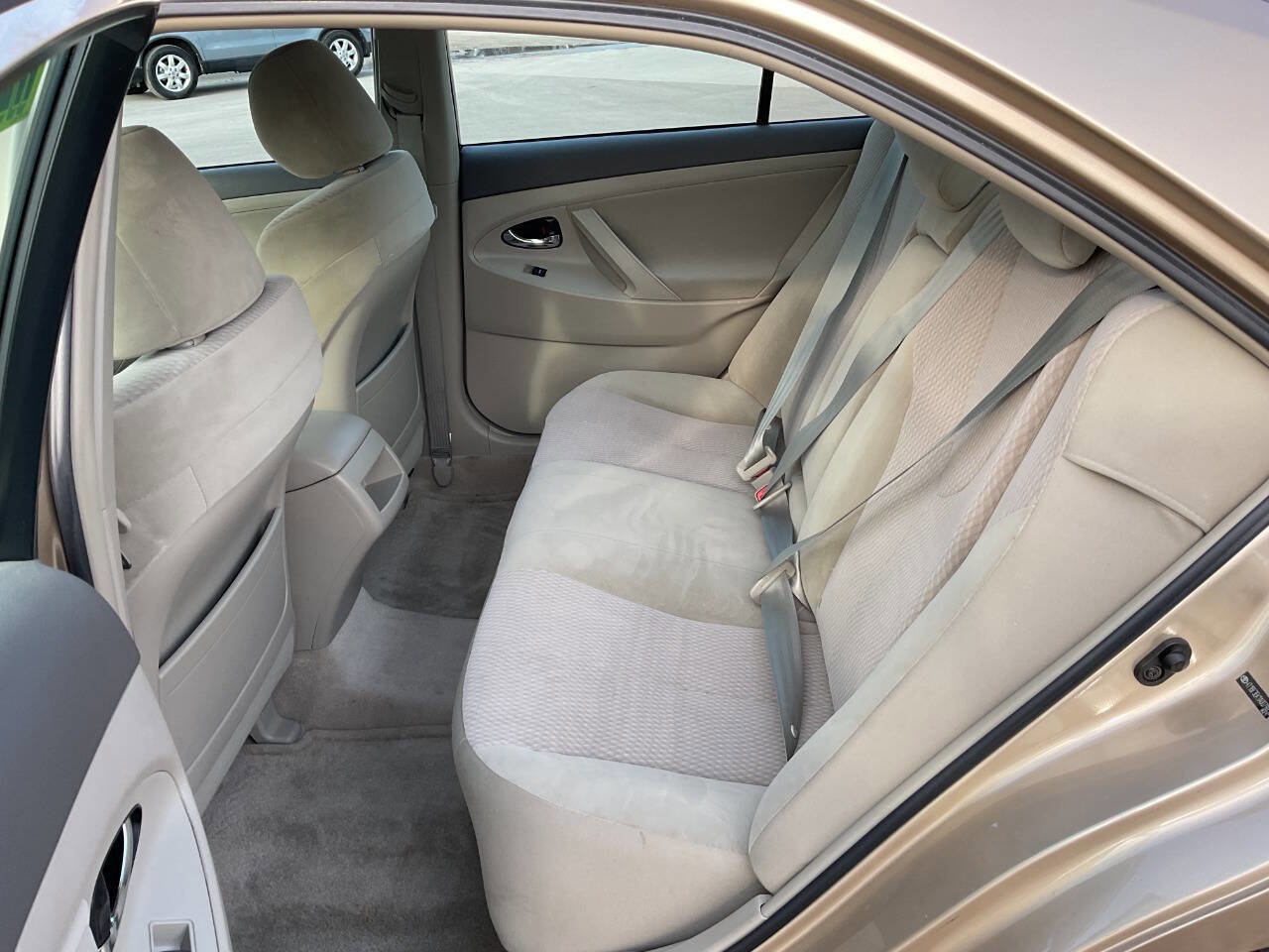 Used 2010 Toyota Camry LE image 20