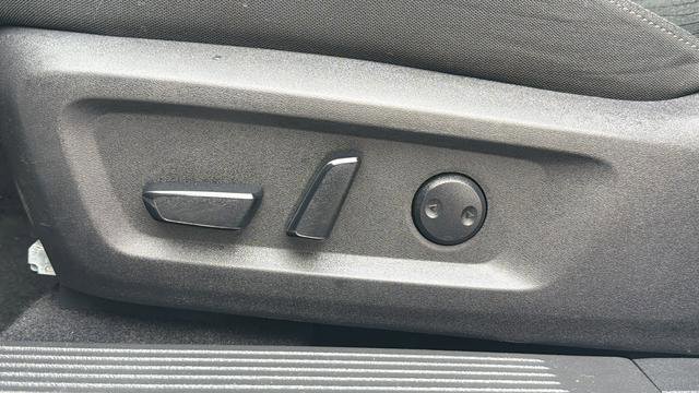 Used 2023 Nissan Rogue SV image 34