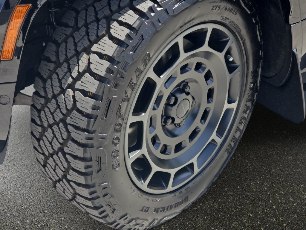 New 2026 Land Rover Defender 110 OCTA AWD/4WD image 34