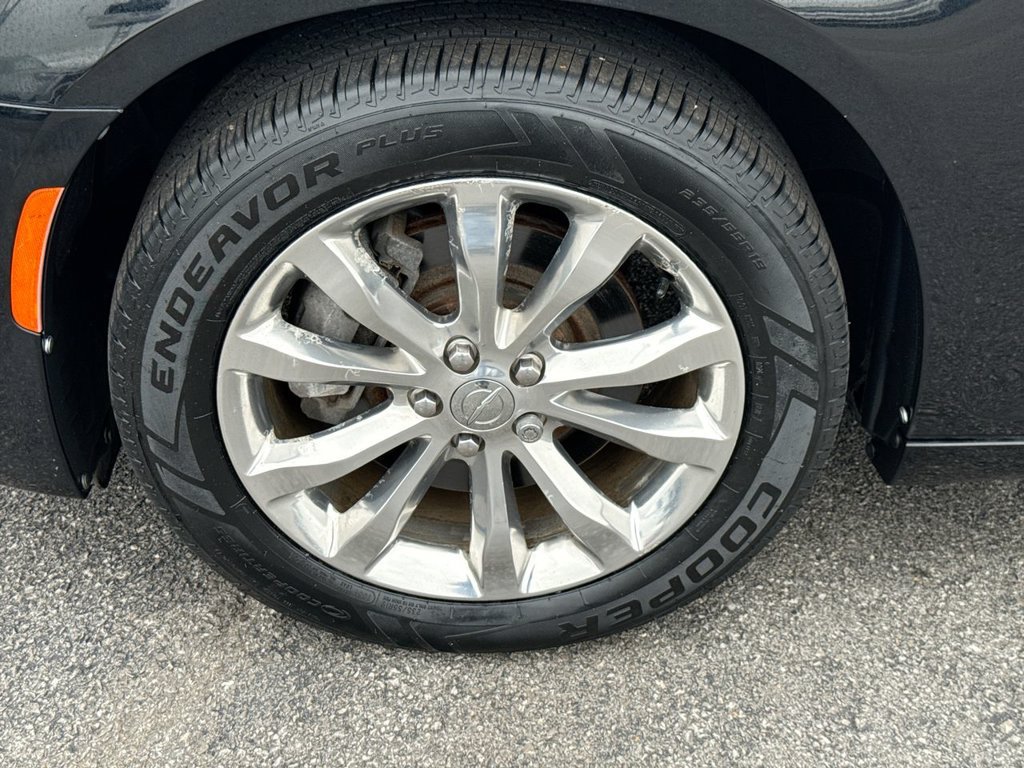 Used 2015 Chrysler 300 Limited w/ 300 Premium Group AWD/4WD image 2