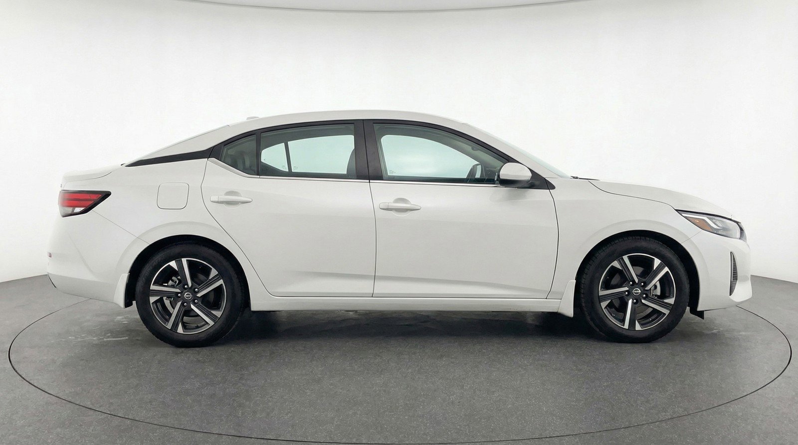 Used 2025 Nissan Sentra SV image 11
