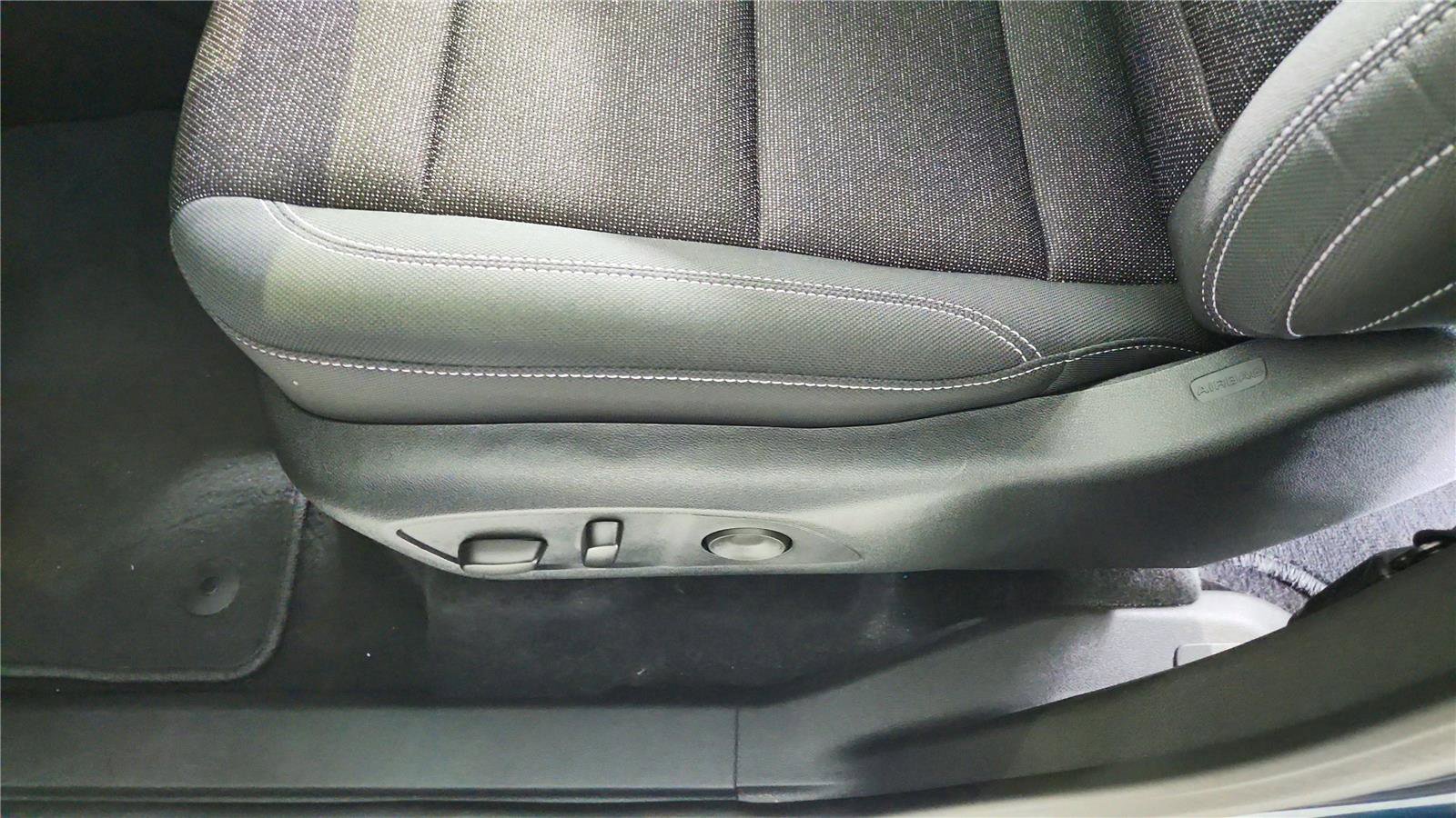 Used 2025 Chevrolet Traverse LT w/ Driver Confidence Package image 18