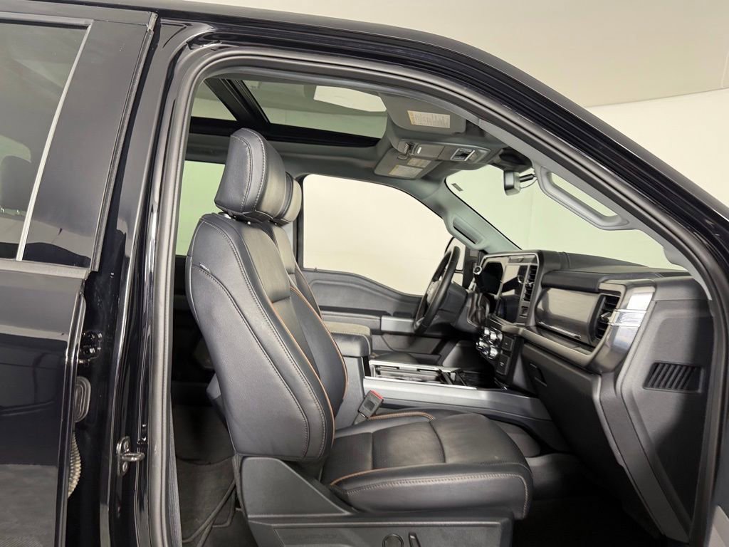 Used 2025 Ford F350 Lariat w/ Black Appearance Package image 33