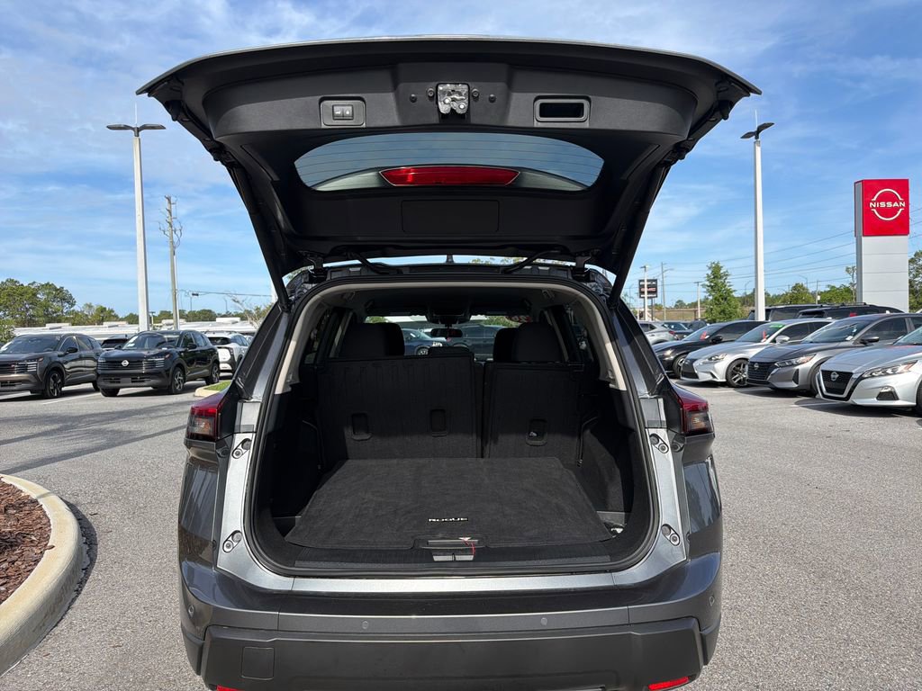 Certified 2026 Nissan Rogue SV FWD image 9