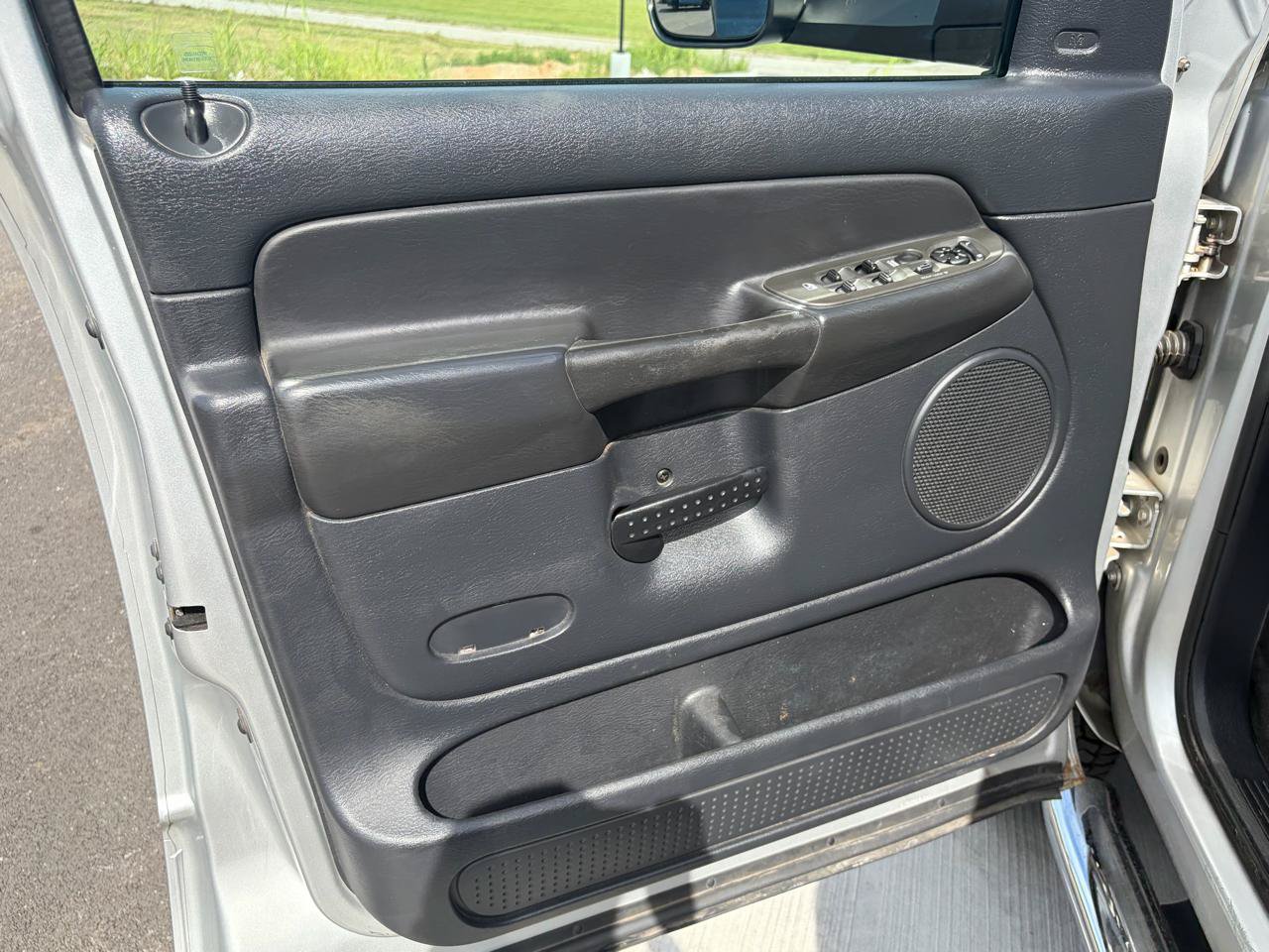 Used 2004 Dodge Ram 3500 Truck SLT w/ Sport Appearance Group AWD/4WD image 9