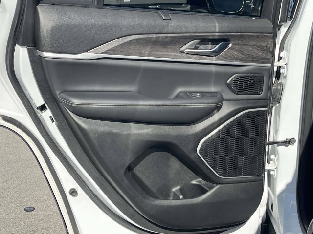 Used 2023 Jeep Grand Cherokee 4WD 4xe w/ Luxury Tech Group II image 17